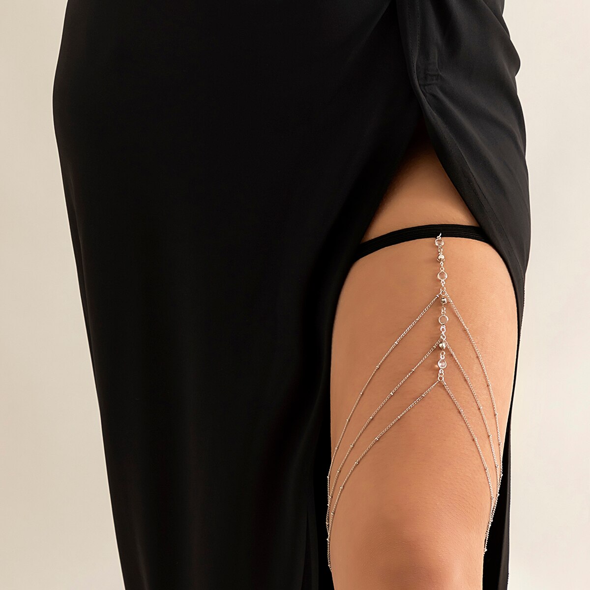 Boho Crystal Thigh Chain – Adjustable Tassel Body Jewelry