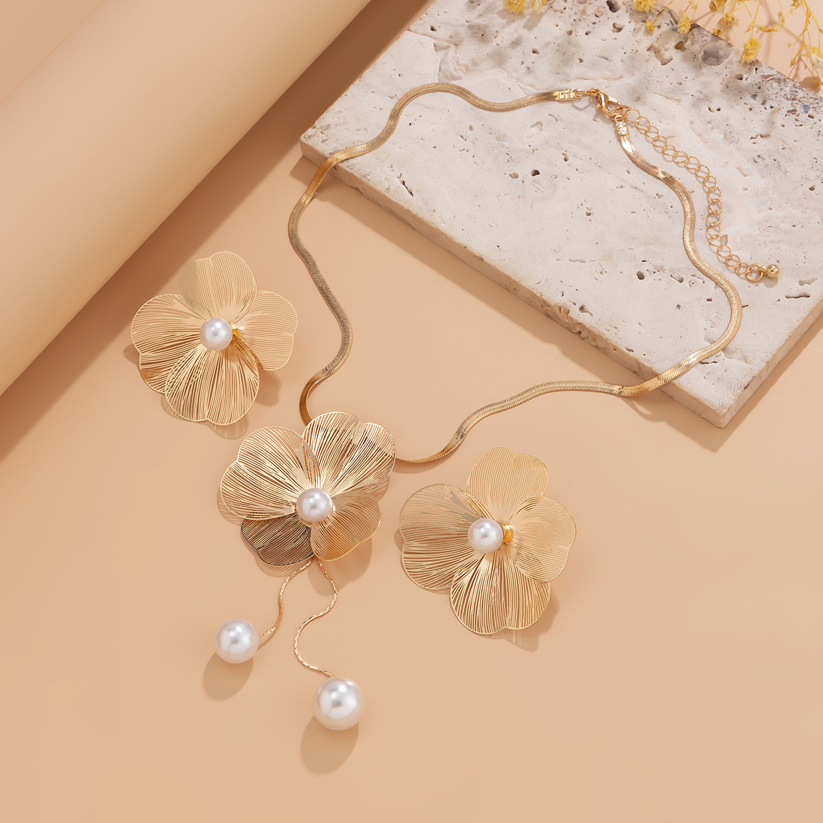 Romantic Pearl Flower Jewelry Set – Choker Necklace & Stud Earrings